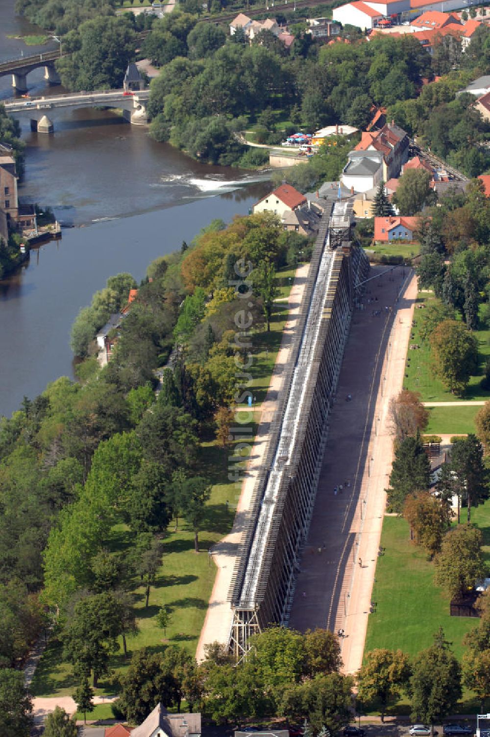 Bad Kösen von oben - Gradierwerk an der Saale im Kurort Bad Kösen