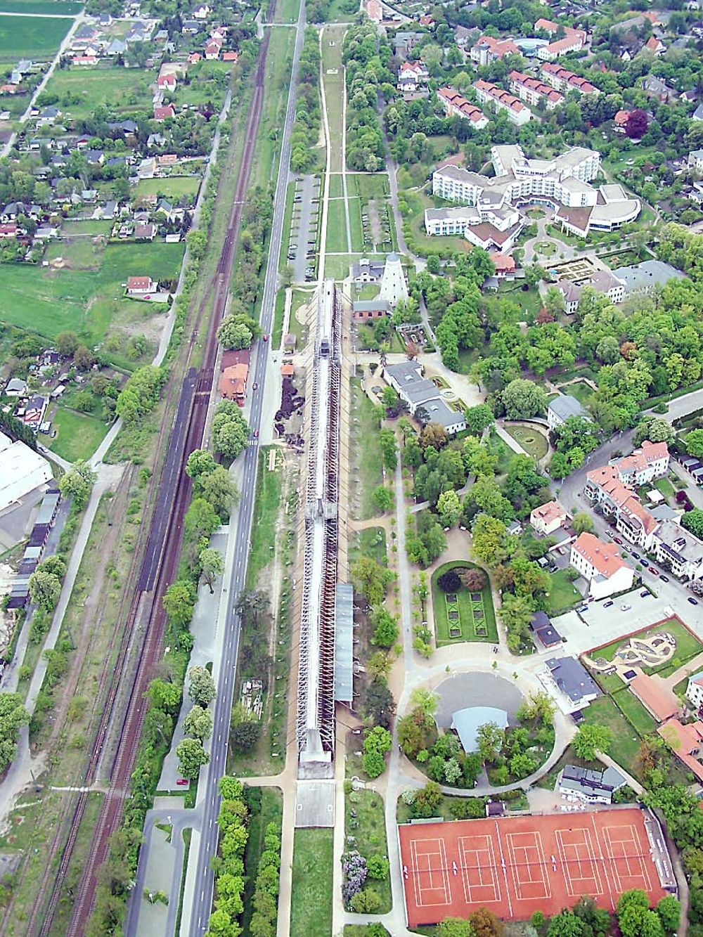 Schönebeck von oben - Gradierwerk in Schönebeck