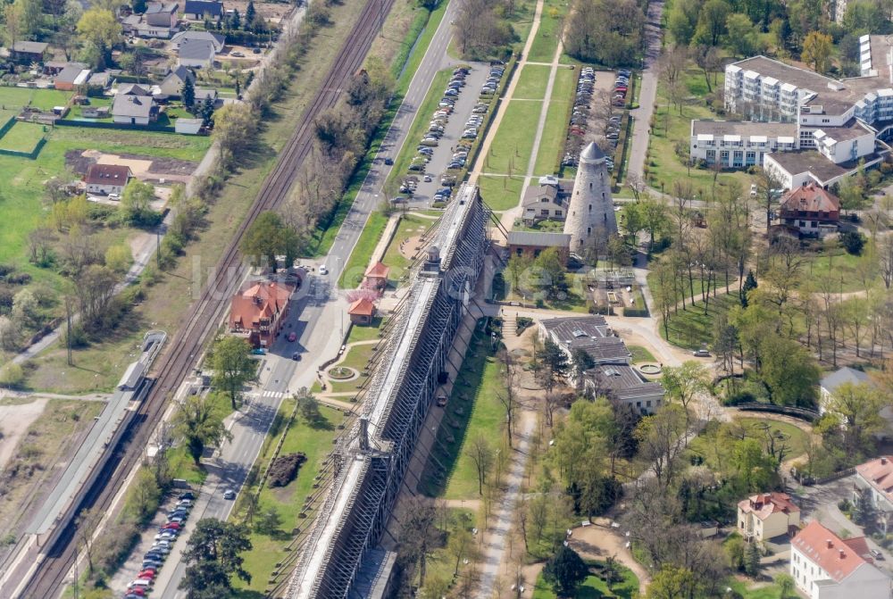 Luftaufnahme Schönebeck (Elbe) - Gradierwerk und Soleturm in Schönebeck (Elbe) im Bundesland Sachsen-Anhalt