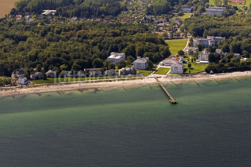 Luftbild Ostseebad Heiligendamm - Grand Hotel Heiligendamm mit der Burg Hohenzollern am Strand zur Ostsee in Mecklenburg-Vorpommern