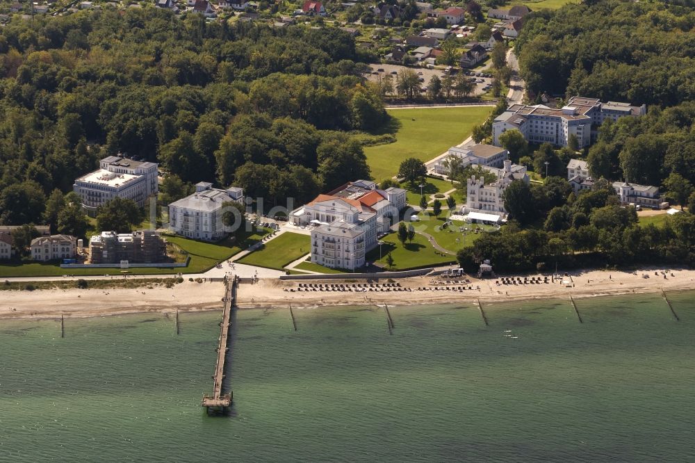 Luftaufnahme Ostseebad Heiligendamm - Grand Hotel Heiligendamm mit der Burg Hohenzollern am Strand zur Ostsee in Mecklenburg-Vorpommern