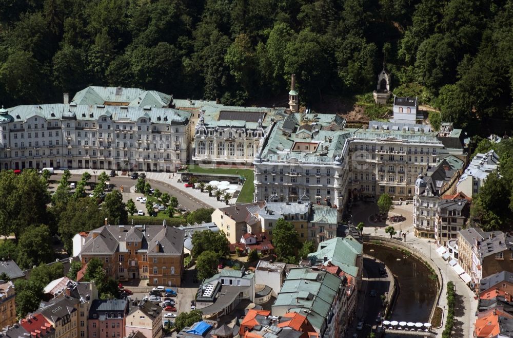 Luftaufnahme Karlsbad - Grandhotel Pupp in der Altstadt von Karlsbad ( Karlovy Vary ) in Tschechien