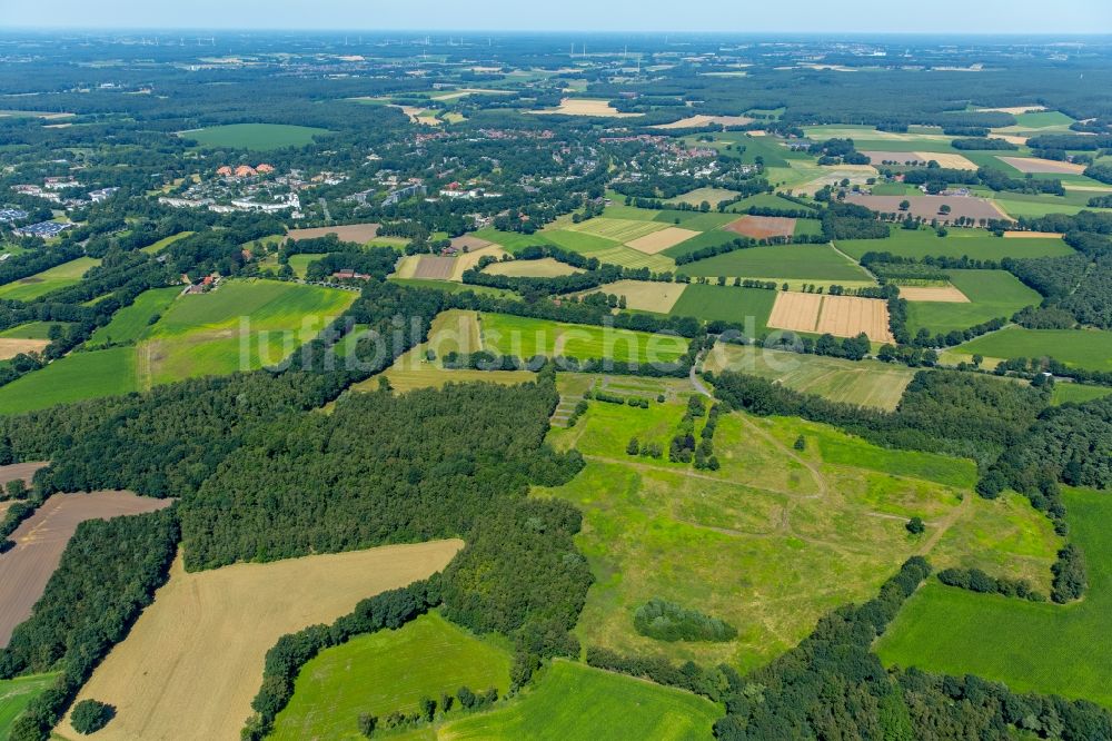 Dorsten aus der Vogelperspektive: Grasflächen- Strukturen einer Feld- Landschaft in Dorsten im Bundesland Nordrhein-Westfalen