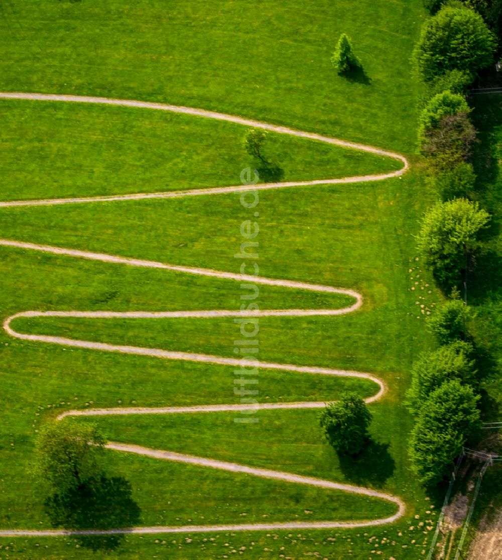 Ennepetal aus der Vogelperspektive: Grasflächen- Strukturen einer Feld- Landschaft in Ennepetal im Bundesland Nordrhein-Westfalen