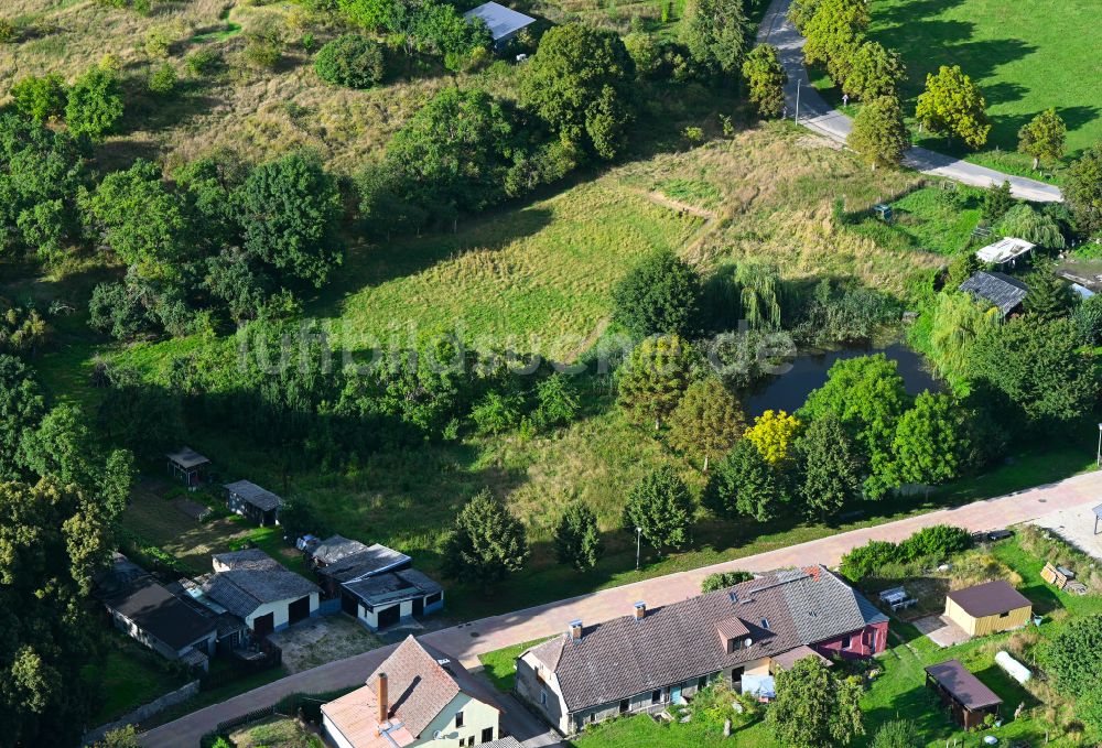 Groß Daberkow von oben - Grasflächen- Strukturen einer Feld- Landschaft in Groß Daberkow im Bundesland Mecklenburg-Vorpommern, Deutschland