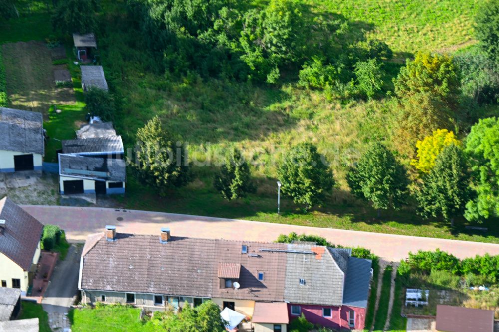 Luftbild Groß Daberkow - Grasflächen- Strukturen einer Feld- Landschaft in Groß Daberkow im Bundesland Mecklenburg-Vorpommern, Deutschland