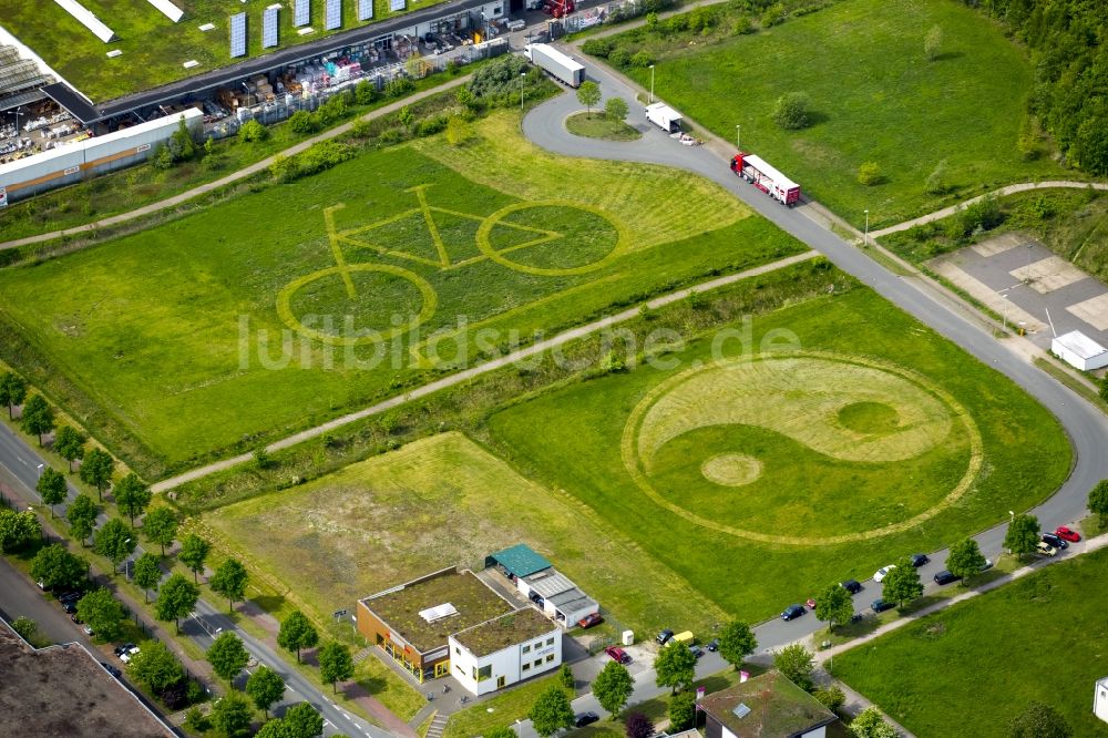 Hamm aus der Vogelperspektive: Grasflächen- Strukturen einer Feld- Landschaft in Hamm im Bundesland Nordrhein-Westfalen