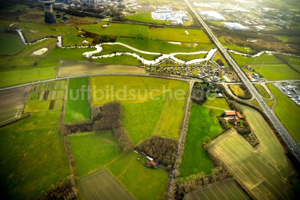 Luftaufnahme Lippetal - Grasflächen- Strukturen einer Feld- Landschaft in Lippetal im Bundesland Nordrhein-Westfalen, Deutschland