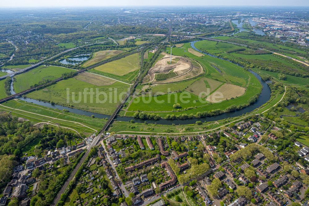 Luftaufnahme Mülheim an der Ruhr - Grasflächen- Strukturen einer Feld- Landschaft in Mülheim an der Ruhr im Bundesland Nordrhein-Westfalen, Deutschland