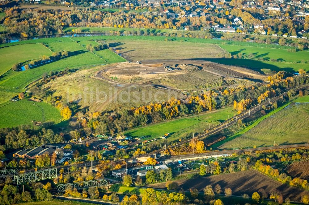 Mülheim an der Ruhr aus der Vogelperspektive: Grasflächen- Strukturen einer Feld- Landschaft Styrumer Ruhraue in Mülheim an der Ruhr im Bundesland Nordrhein-Westfalen, Deutschland