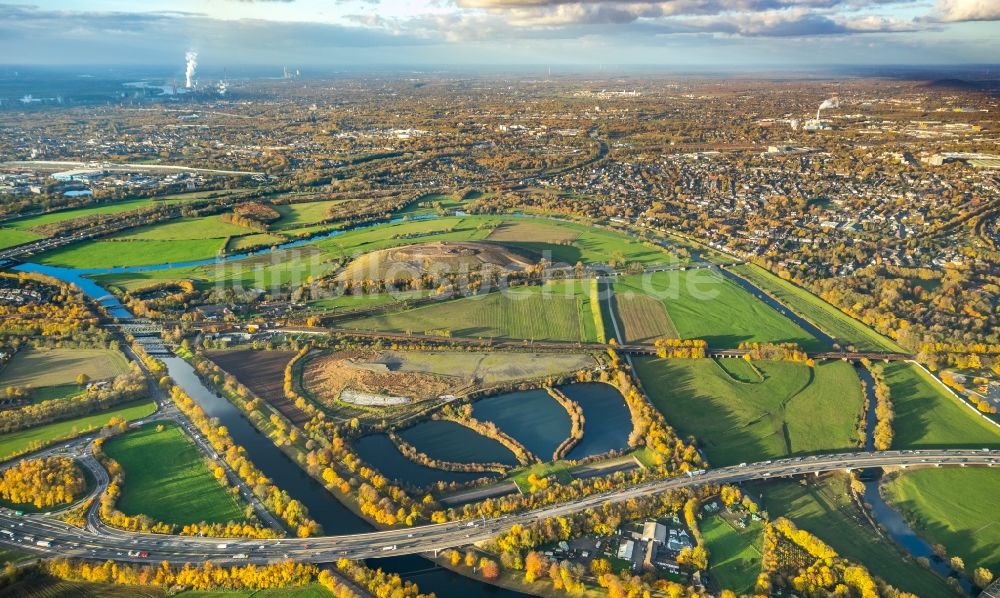 Luftbild Mülheim an der Ruhr - Grasflächen- Strukturen einer Feld- Landschaft Styrumer Ruhraue in Mülheim an der Ruhr im Bundesland Nordrhein-Westfalen, Deutschland