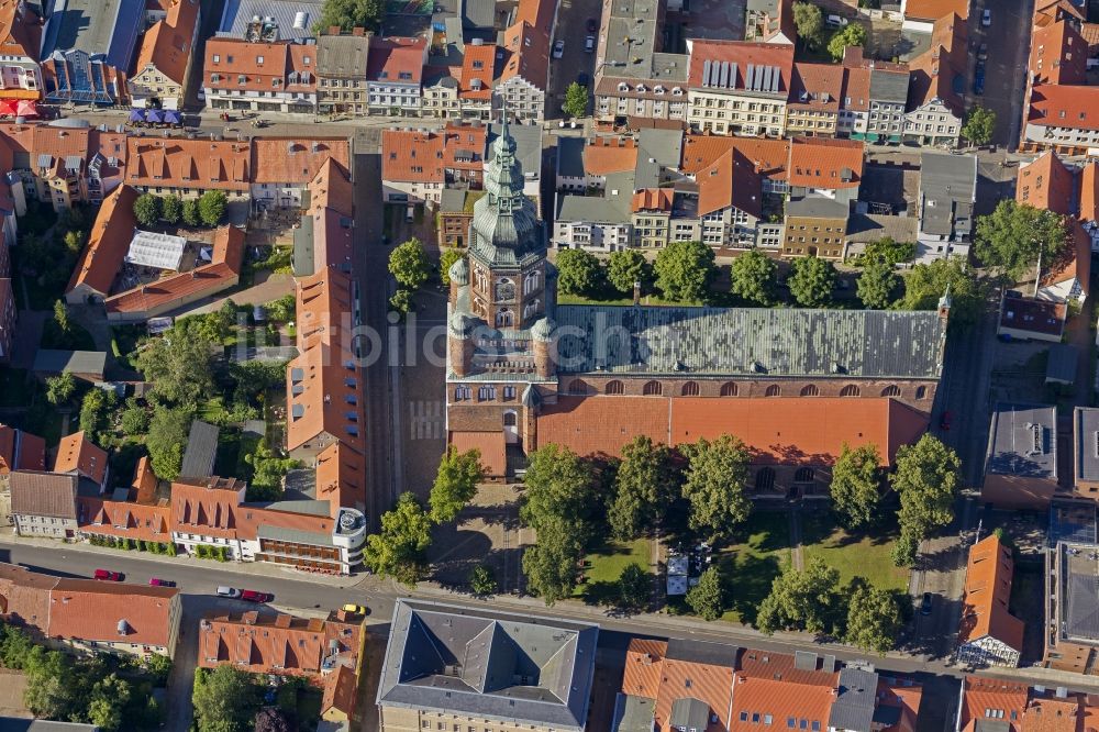 Luftbild Hansestadt Greifswald - Greifswalder Dom St.Nikolai - größte Kirche der Stadt Greifswald im Bundesland Mecklenburg-Vorpommern