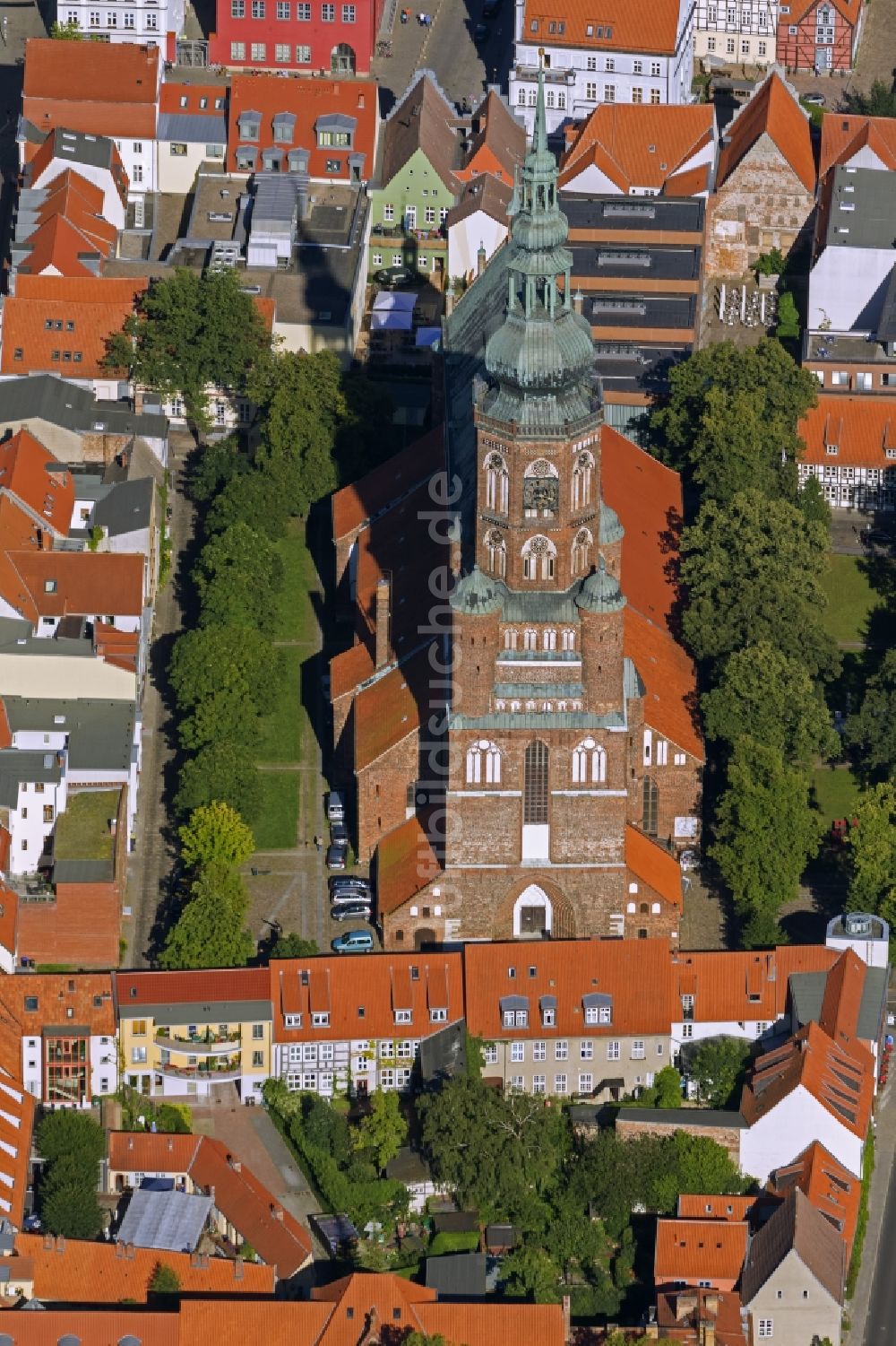 Luftbild Hansestadt Greifswald - Greifswalder Dom St.Nikolai - größte Kirche der Stadt Greifswald im Bundesland Mecklenburg-Vorpommern