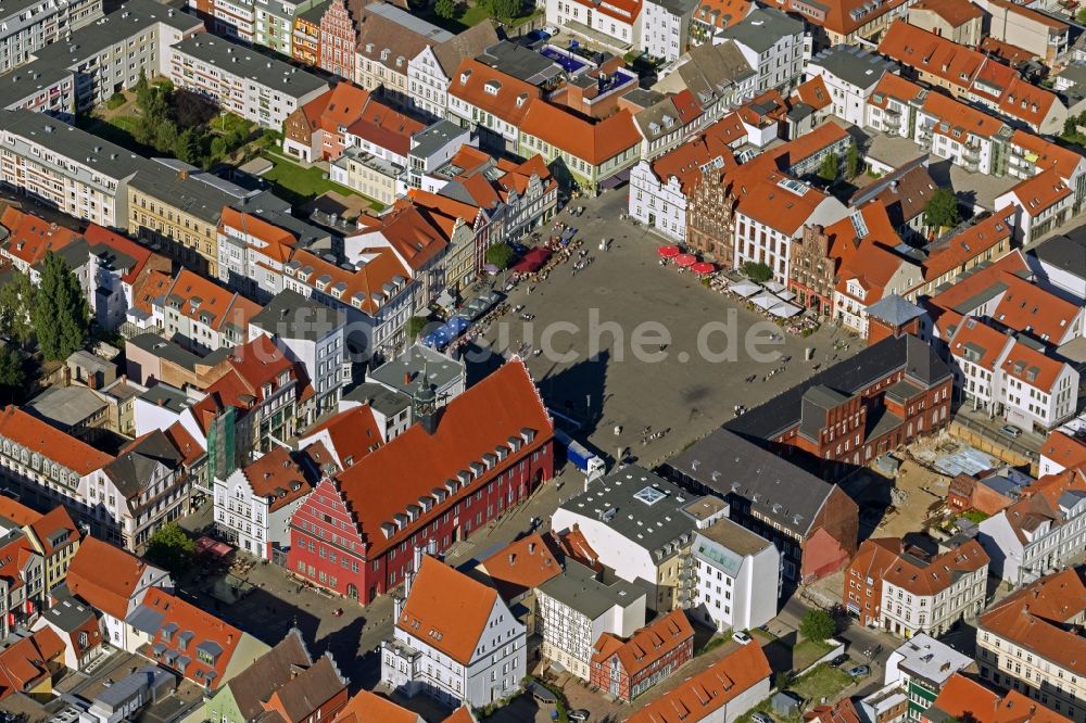 Hansestadt Greifswald aus der Vogelperspektive: Greifswalder Markt mit historischen Rathaus im Zentrum der Hansestadt Greifswald im Bundesland Mecklenburg-Vorpommern