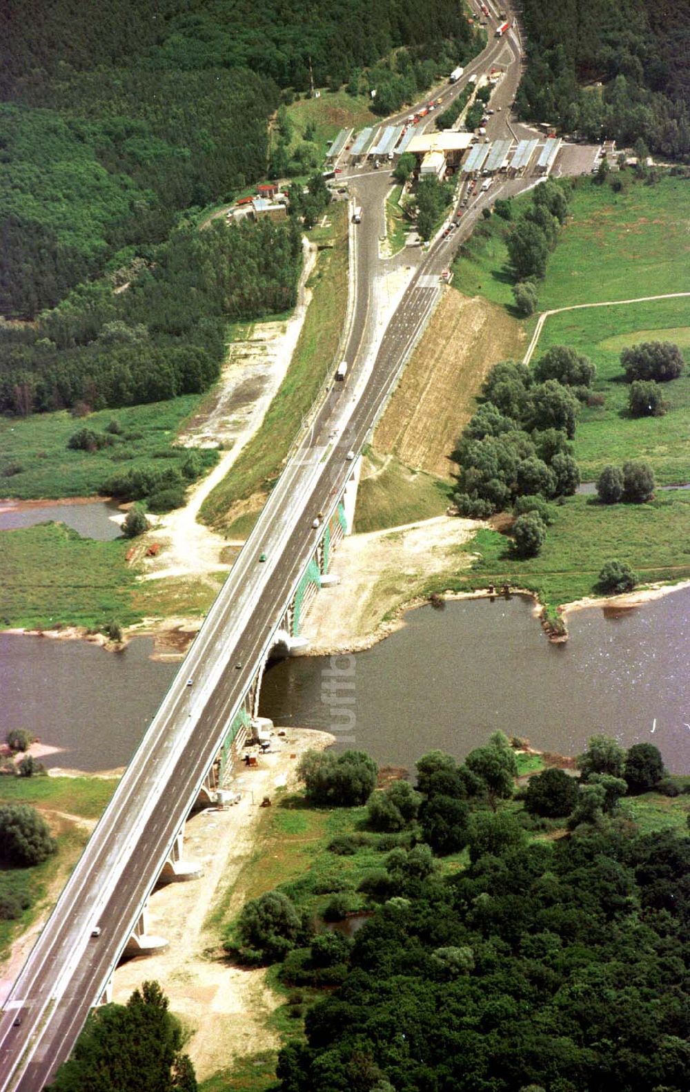 Frankfurt / Oder von oben - Grenzübergang (Autobahn) Frankfurt / Oder.