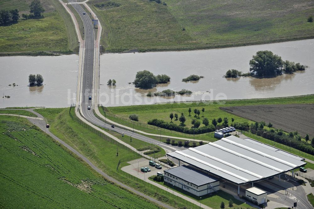 Forst aus der Vogelperspektive: Grenzübergang Forst bei Neiße-Hochwasser