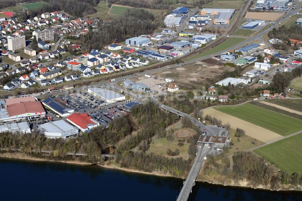 Laufenburg von oben - Grenzübergang und Gewerbegebiet Laufenpark in Laufenburg im Bundesland Baden-Württemberg