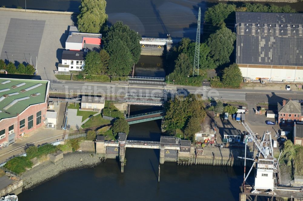 Luftbild Hamburg - Grevenhof-Schleusenbrücke in Hamburg-Mitte / Steinwerder