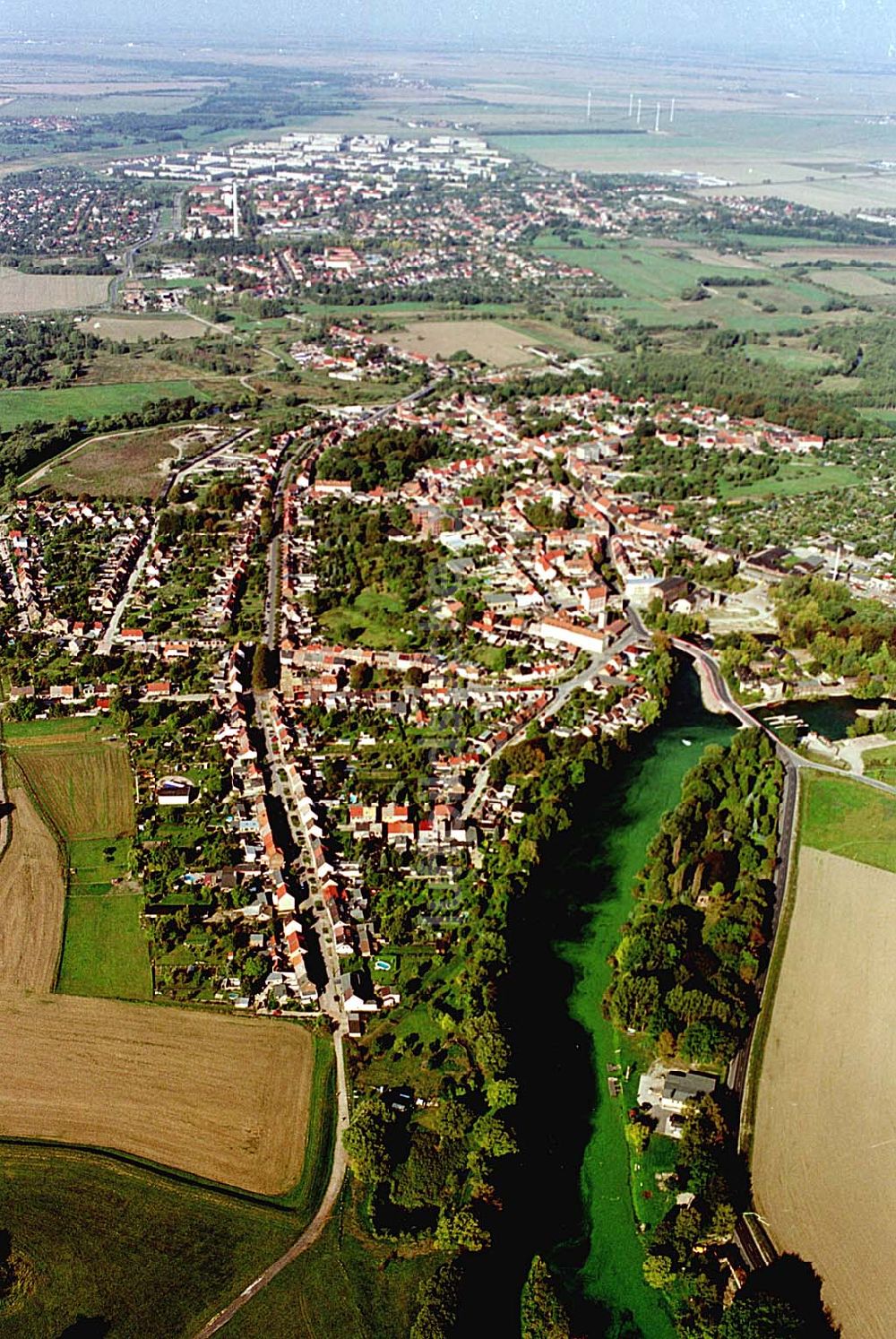 Luftaufnahme Gräfenhainichen/ Sachsen-Anhalt - Gräfenhainichen/ Sachsen-Anhalt 21.09.2003 Blick auf die Stadt am Naturpark Dübener Heide