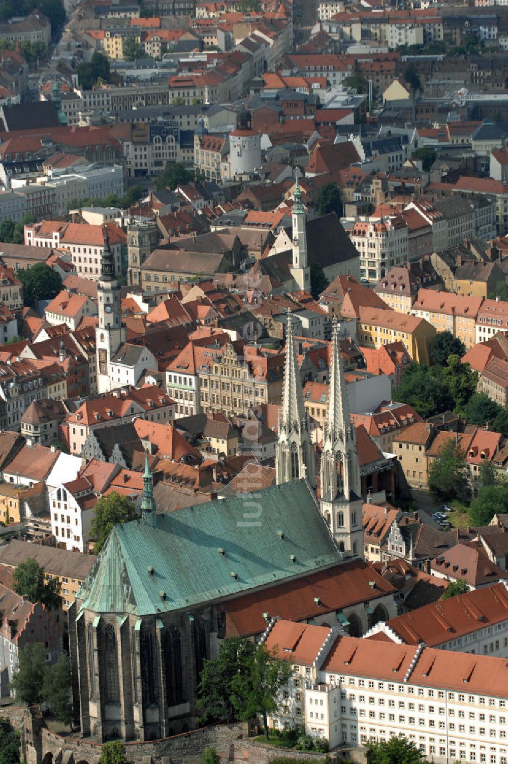 Luftbild Görlitz - Görlitzer Altstadtzentrum mit dem Wahrzeichzeichen von Görlitz, der spätgotischen Pfarrkirche St. Peter und Paul