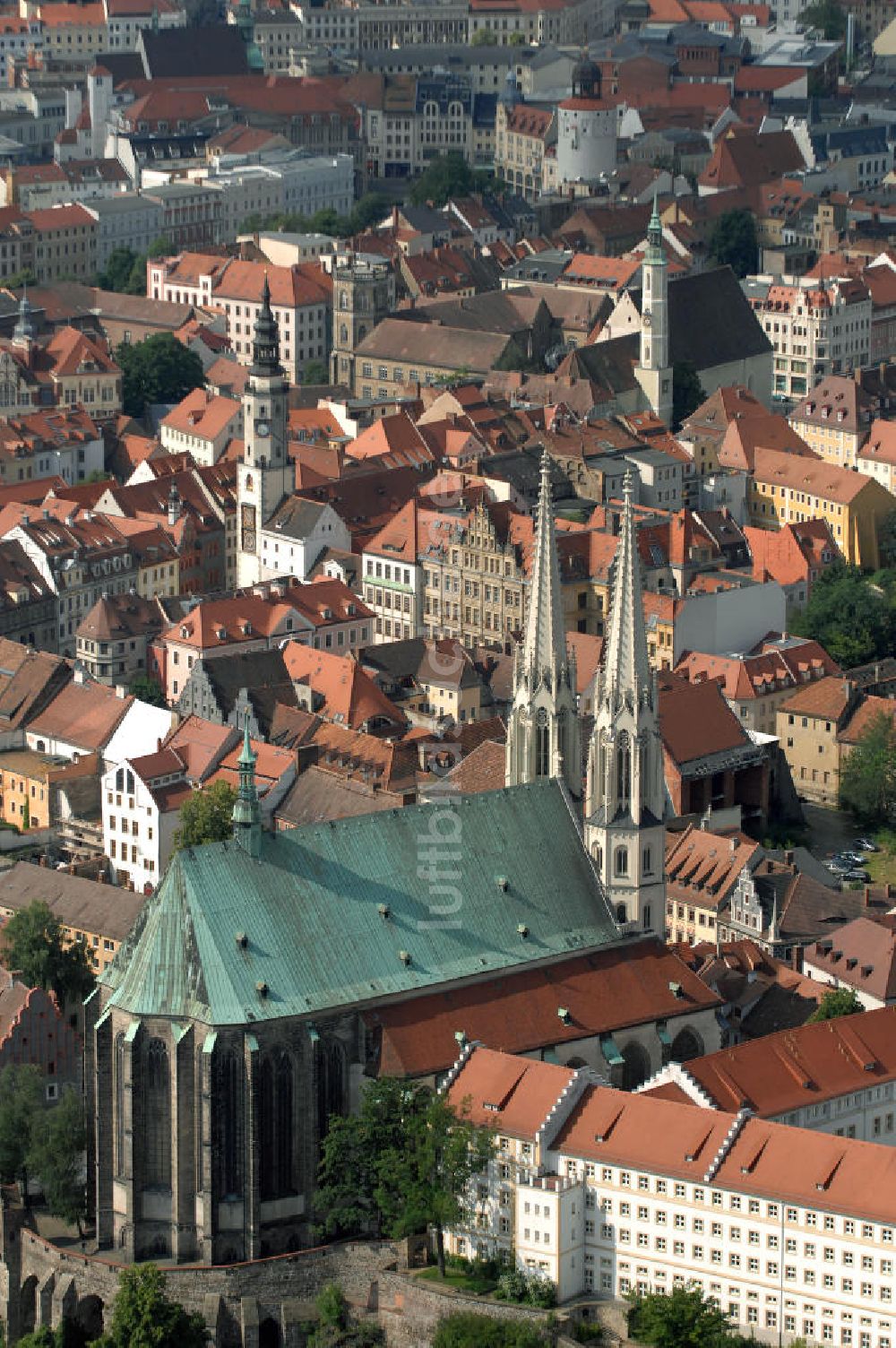 Luftaufnahme Görlitz - Görlitzer Altstadtzentrum mit dem Wahrzeichzeichen von Görlitz, der spätgotischen Pfarrkirche St. Peter und Paul