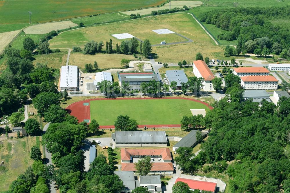 Luftbild Schwielowsee - Grün- farbiger Sportplatz auf dem Gelände der Henning von Tresckow Kaserne in Schwielowsee im Bundesland Brandenburg, Deutschland