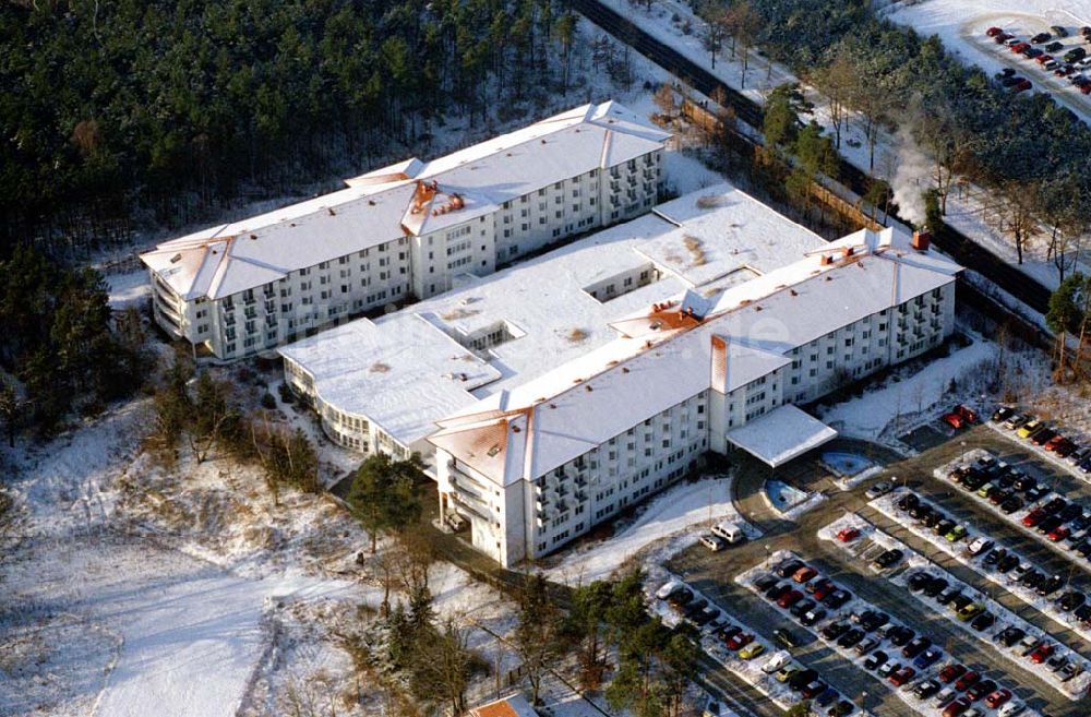 Grünheide / Brandenburg aus der Vogelperspektive: Grünheide / Brandenburg MEDIAN-Rehaklinik am Werlsee in Grünheide 08.01.2003 Foto: Grahn