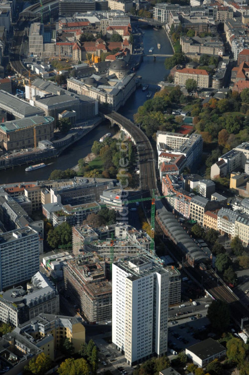 Luftaufnahme Berlin - Groß-Baustelle Hackesches Quartier in Berlin