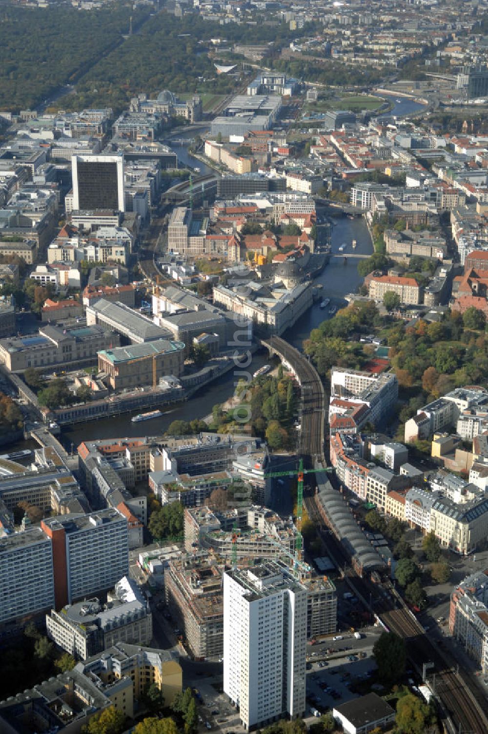 Berlin von oben - Groß-Baustelle Hackesches Quartier in Berlin