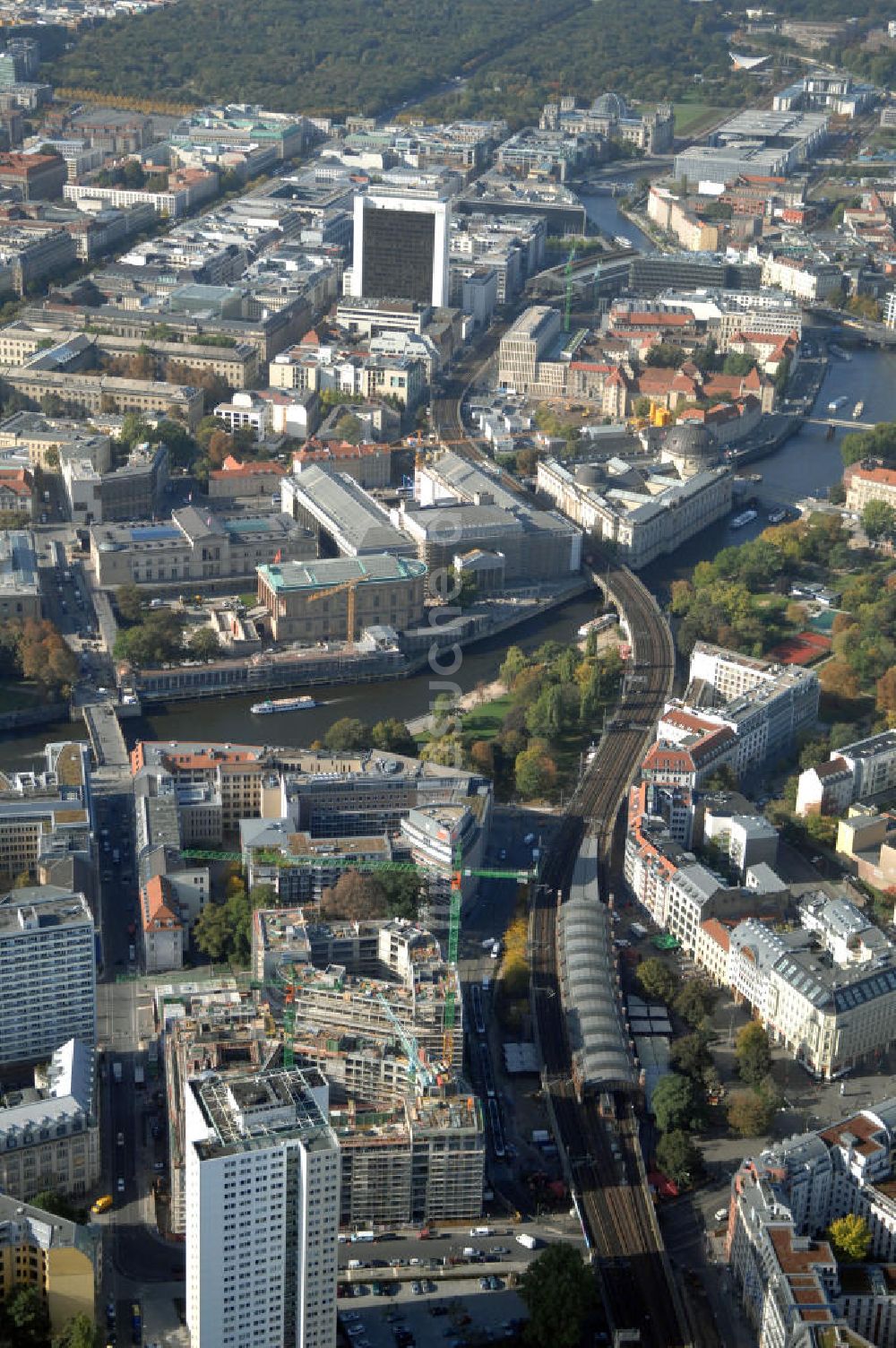 Berlin von oben - Groß-Baustelle Hackesches Quartier in Berlin