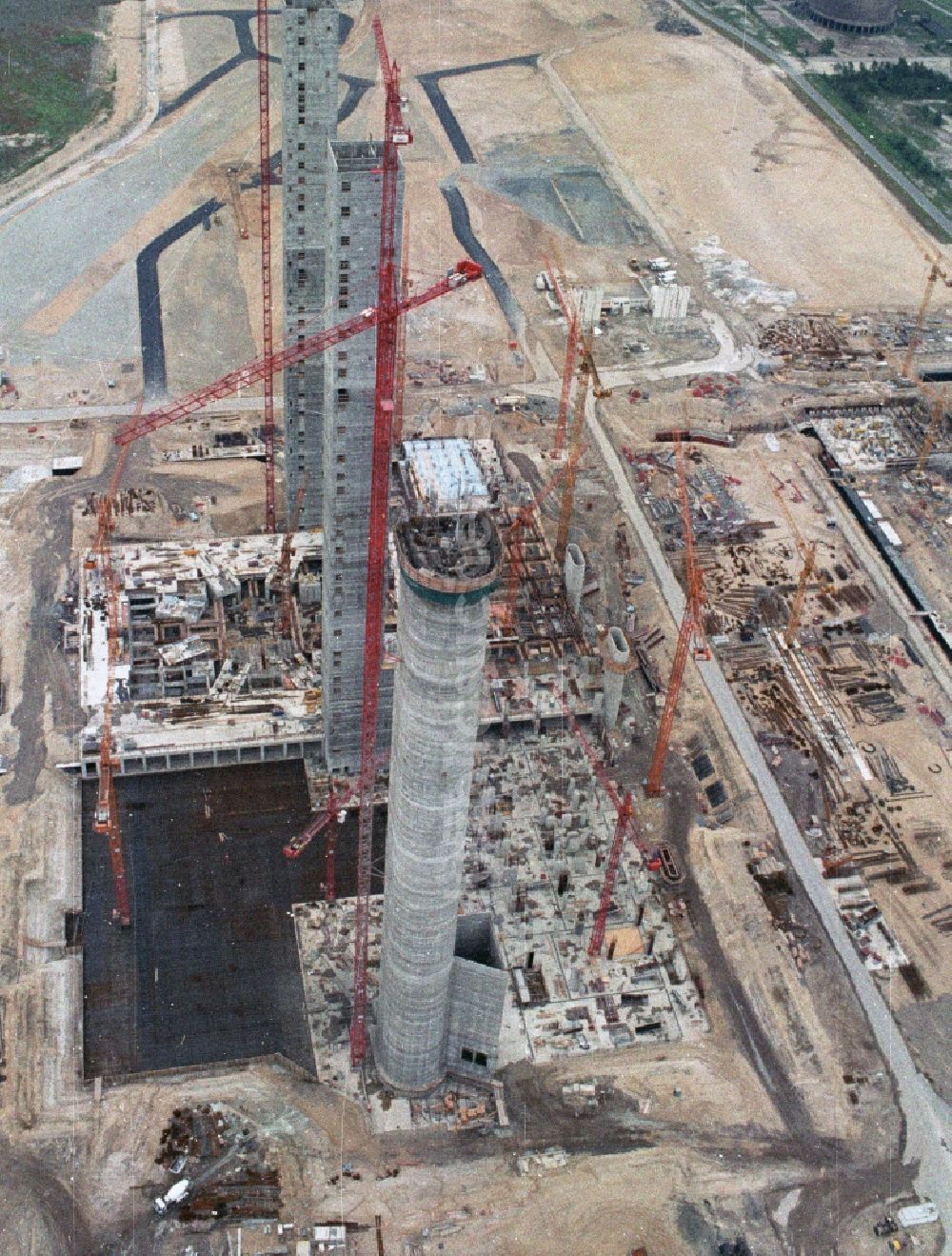 Luftaufnahme Spremberg OT Schwarze Pumpe - Groß- Baustelle zum Neubau des Braunkohle- Kraftwerkes Schwarze Pumpe auf dem Abriß- Gelände alter DDR- Kraftwerke in Schwarze Pumpe , einem Ortsteil von Spremberg im Bundesland Brandenburg