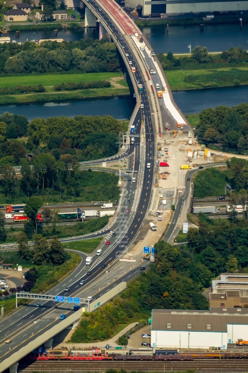 Duisburg aus der Vogelperspektive: Großbaustelle Berliner Brücke bei Duisburg im Bundesland Nordrhein-Westfalen