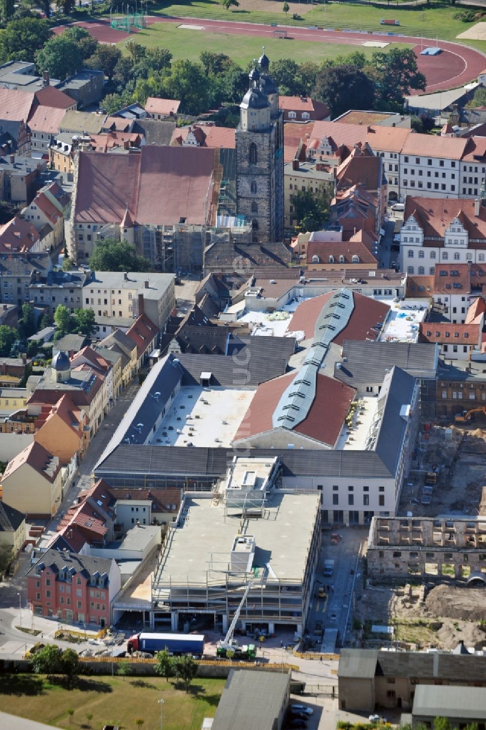 Wittenberg aus der Vogelperspektive: Großbaustelle Einkaufszentrums Arsenal in der Innensatdt von Wittenberg in Sachsen-Anhalt