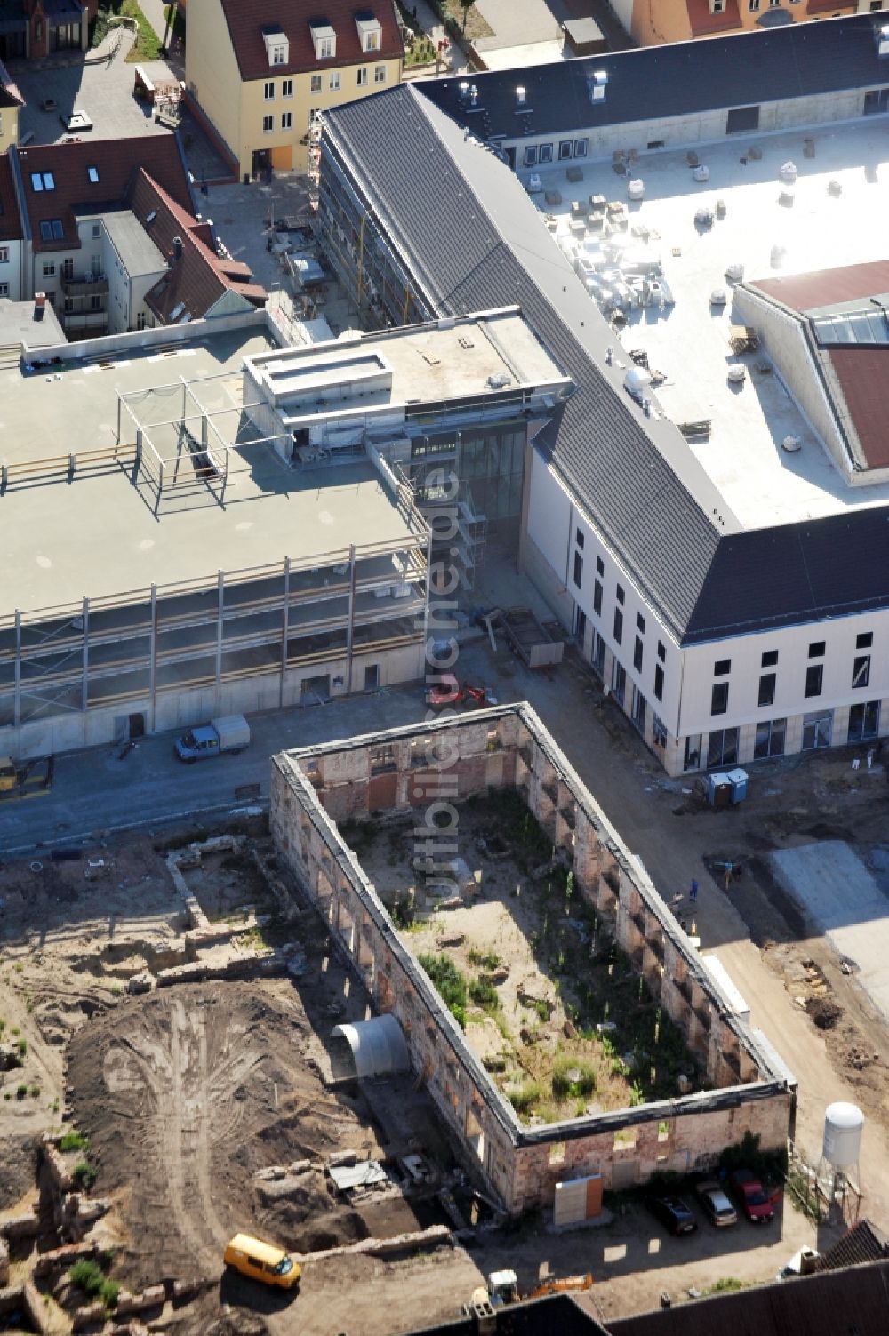 Wittenberg von oben - Großbaustelle Einkaufszentrums Arsenal in der Innensatdt von Wittenberg in Sachsen-Anhalt