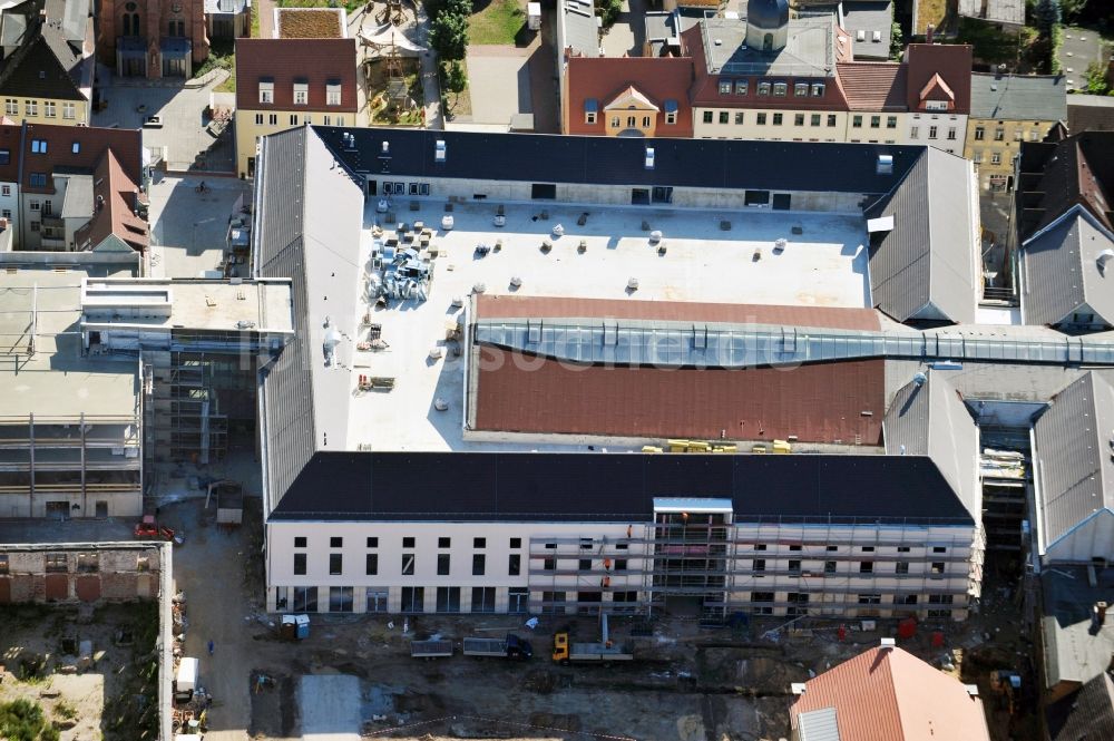 Wittenberg aus der Vogelperspektive: Großbaustelle Einkaufszentrums Arsenal in der Innensatdt von Wittenberg in Sachsen-Anhalt