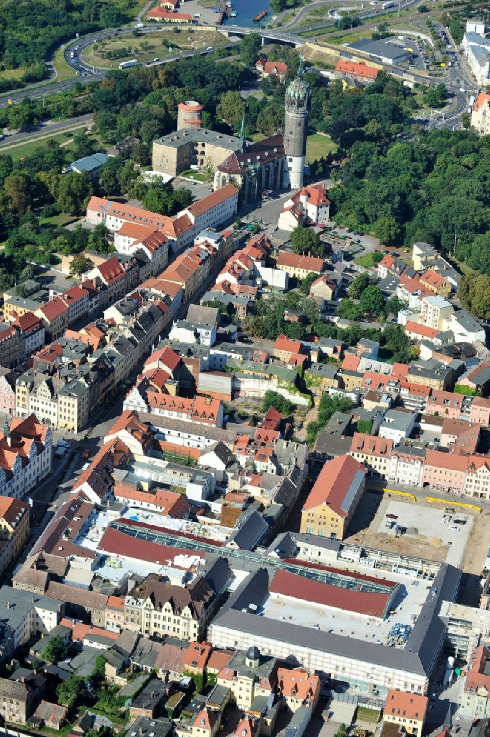 Wittenberg aus der Vogelperspektive: Großbaustelle Einkaufszentrums Arsenal in der Innensatdt von Wittenberg in Sachsen-Anhalt