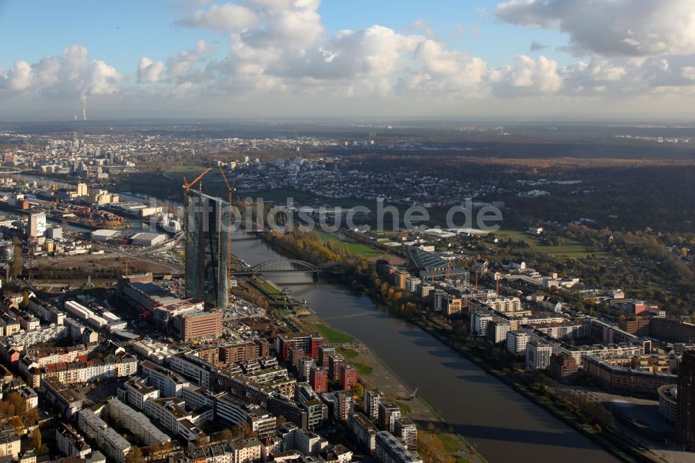 Frankfurt am Main von oben - Großbaustelle des Hochhaus - Neubaus der Doppeltürme der EZB-Zentrale in Frankfurt / Main in Hessen