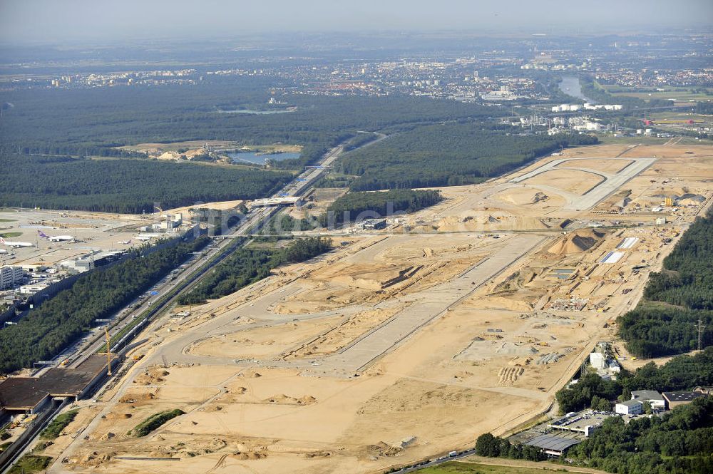 Luftaufnahme Frankfurt am Main - Großbaustelle der künftigen Landebahn
Nordwest am FRAPORT Flughafen Frankfurt