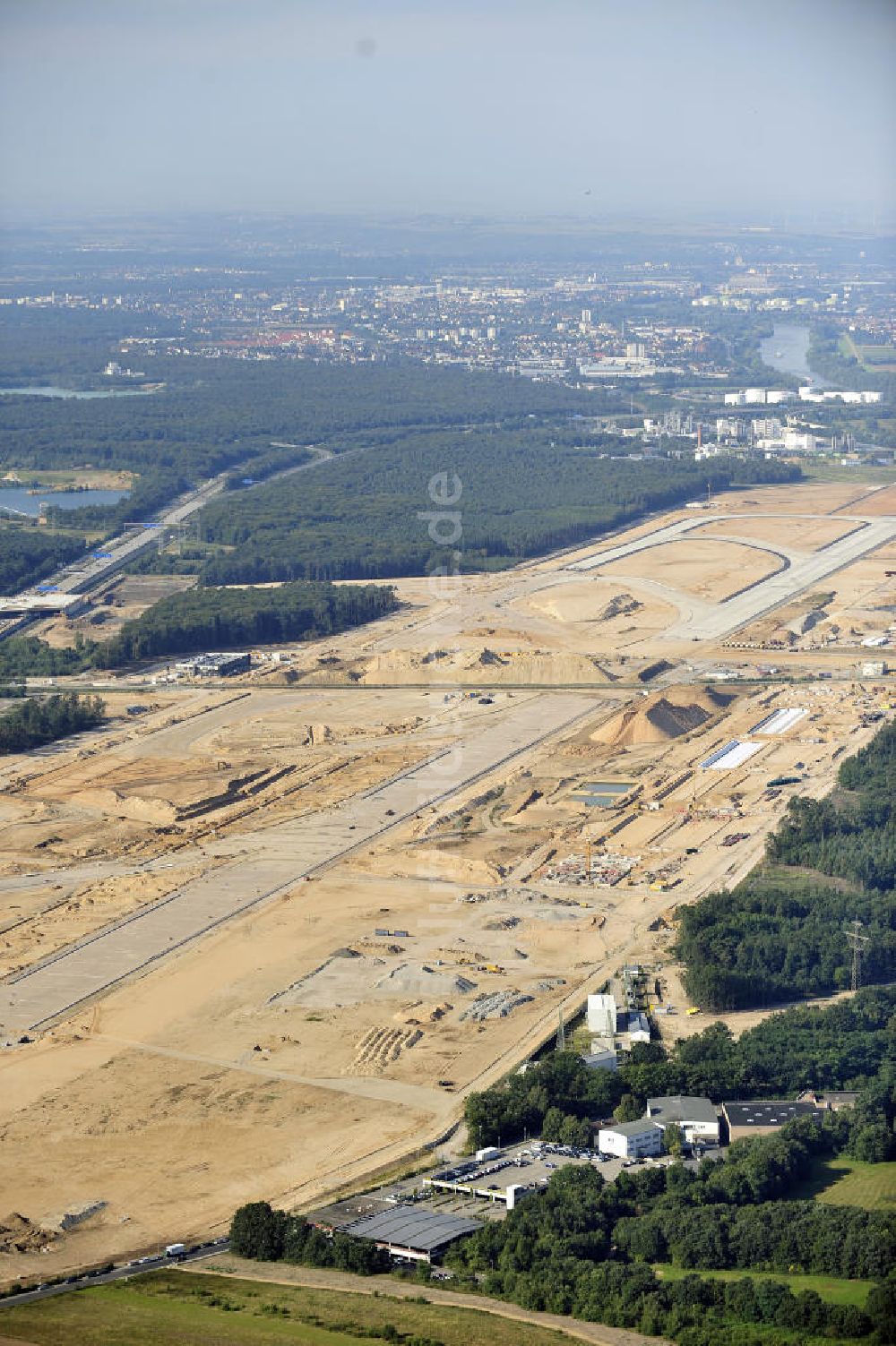 Frankfurt am Main von oben - Großbaustelle der künftigen Landebahn
Nordwest am FRAPORT Flughafen Frankfurt