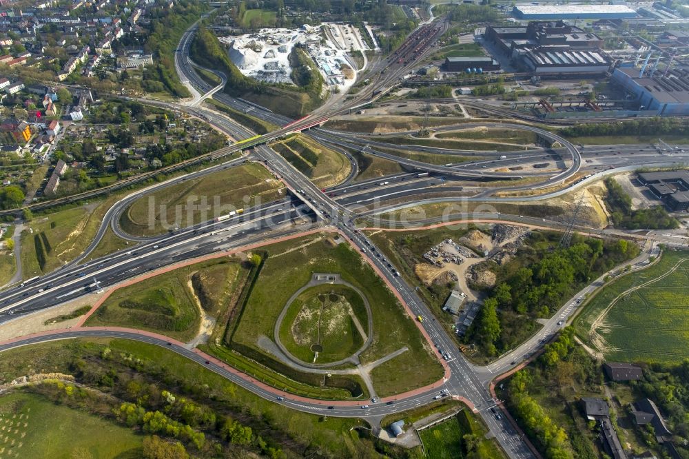 Luftbild Bochum - Großbaustelle zum Umbau der Bundes- Autobahn BAB A40 auch als Ruhrschnellweg bekannt, im Kreuzungsbereich zur Bundesstraße B1 und Donezk-Ring in Bochum im Bundesland Nordrhein-Westfalen NRW