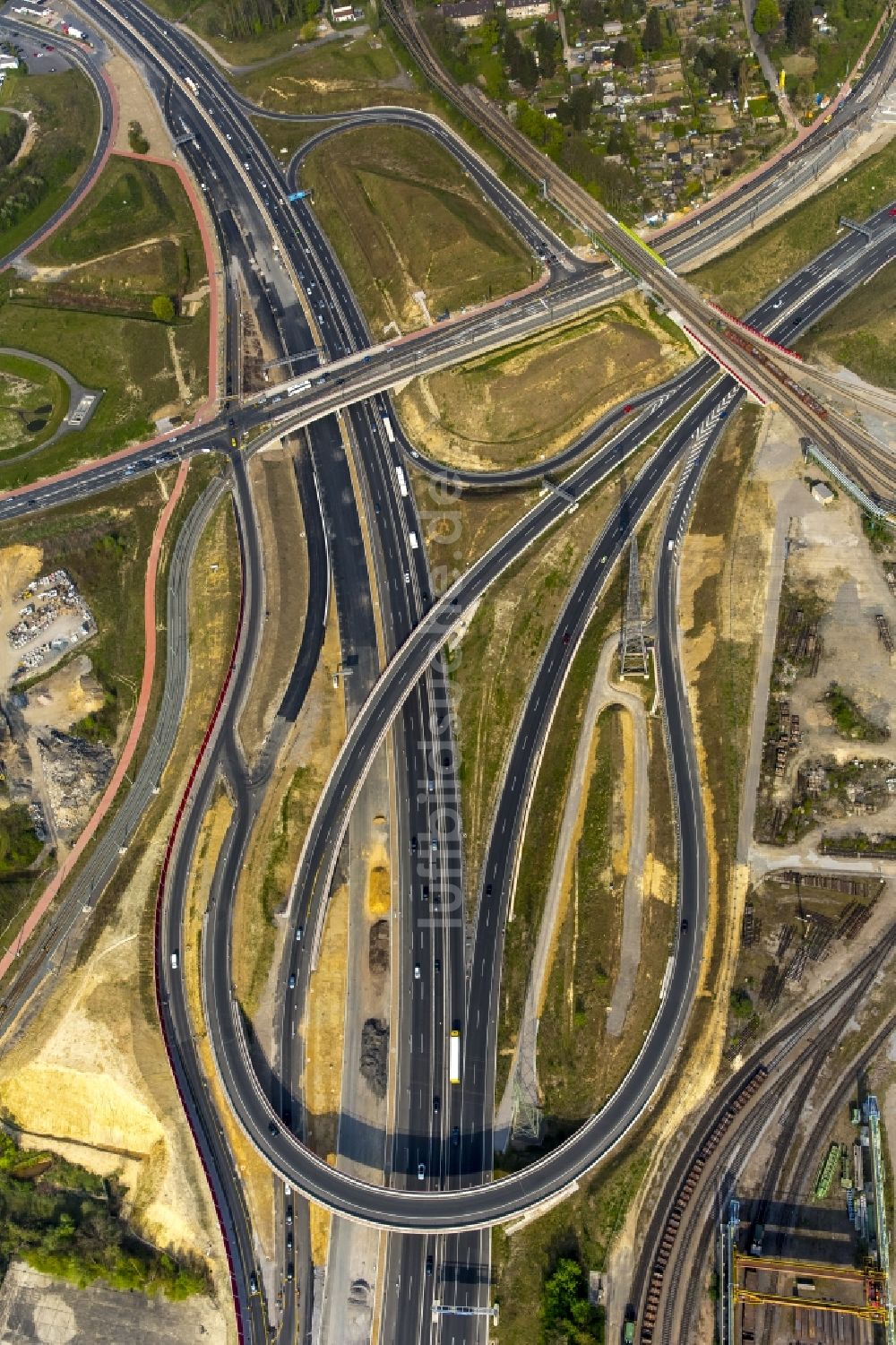 Luftaufnahme Bochum - Großbaustelle zum Umbau der Bundes- Autobahn BAB A40 auch als Ruhrschnellweg bekannt, im Kreuzungsbereich zur Bundesstraße B1 und Donezk-Ring in Bochum im Bundesland Nordrhein-Westfalen NRW