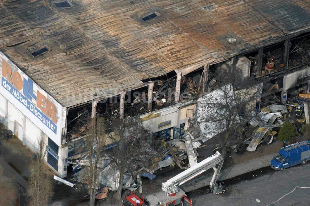 Eisenhüttenstadt aus der Vogelperspektive: Großbrand im Einkaufszentrum / large fire in a shopping center Eisenhüttenstadt