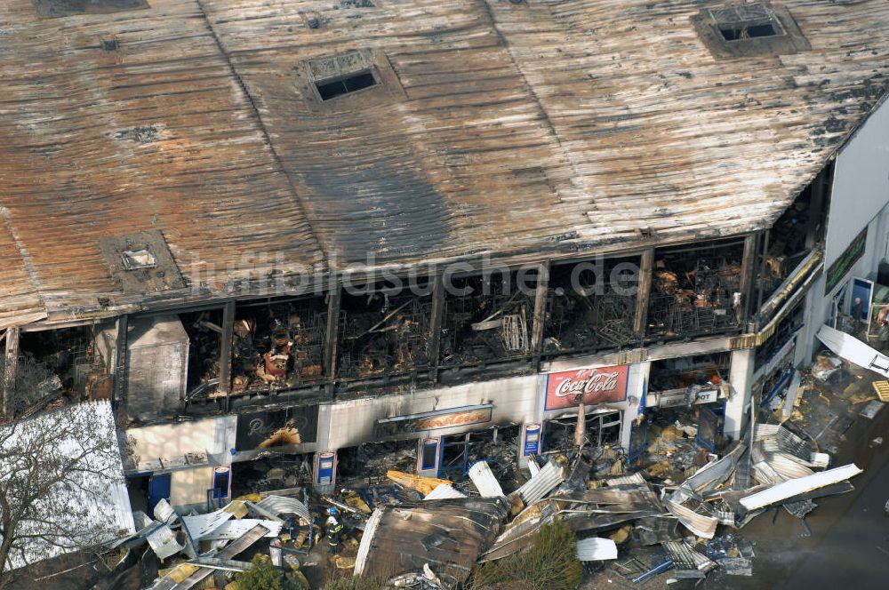 Luftaufnahme Eisenhüttenstadt - Großbrand im Einkaufszentrum / large fire in a shopping center Eisenhüttenstadt