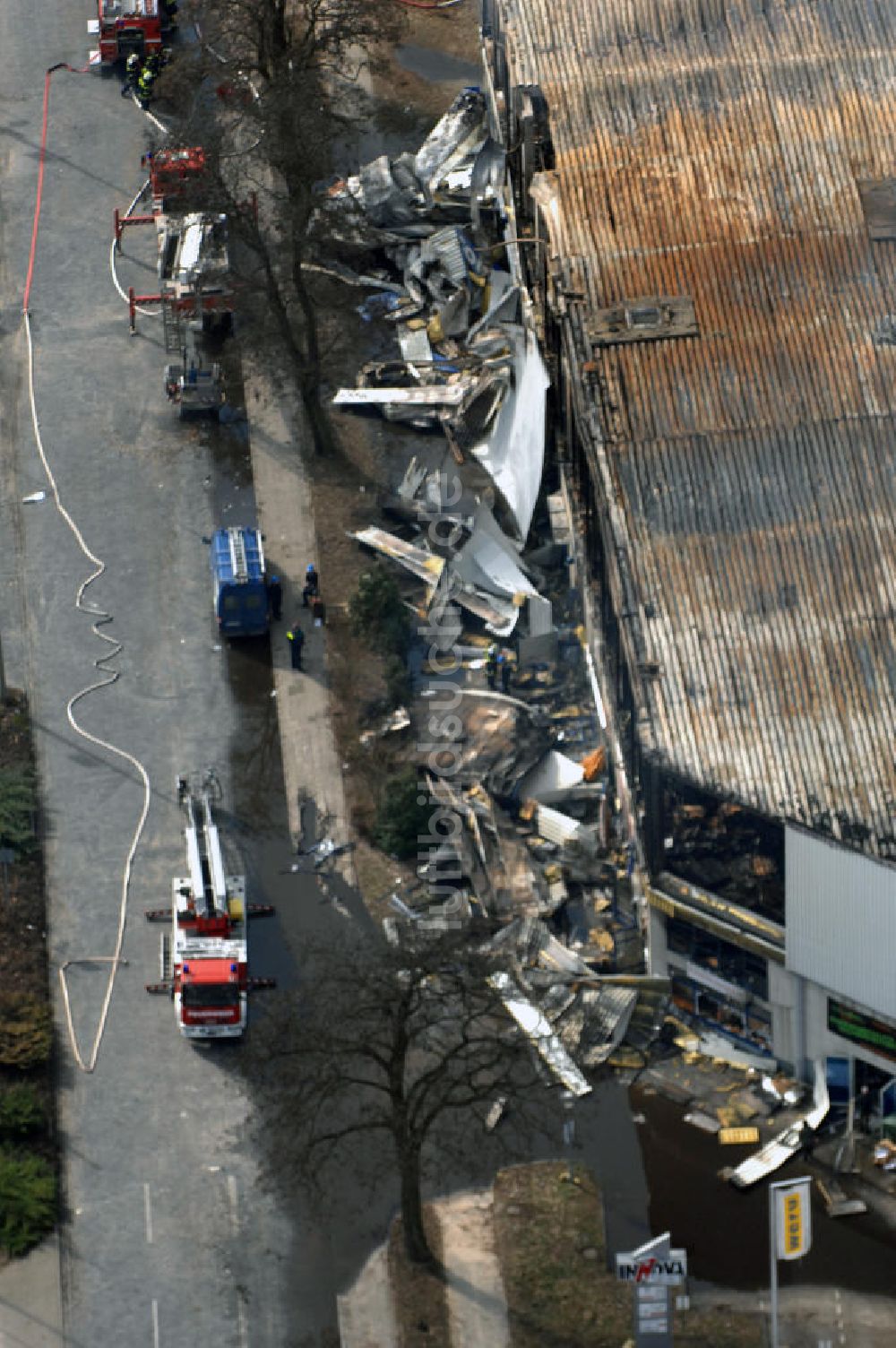 Luftaufnahme Eisenhüttenstadt - Großbrand im Einkaufszentrum / large fire in a shopping center Eisenhüttenstadt