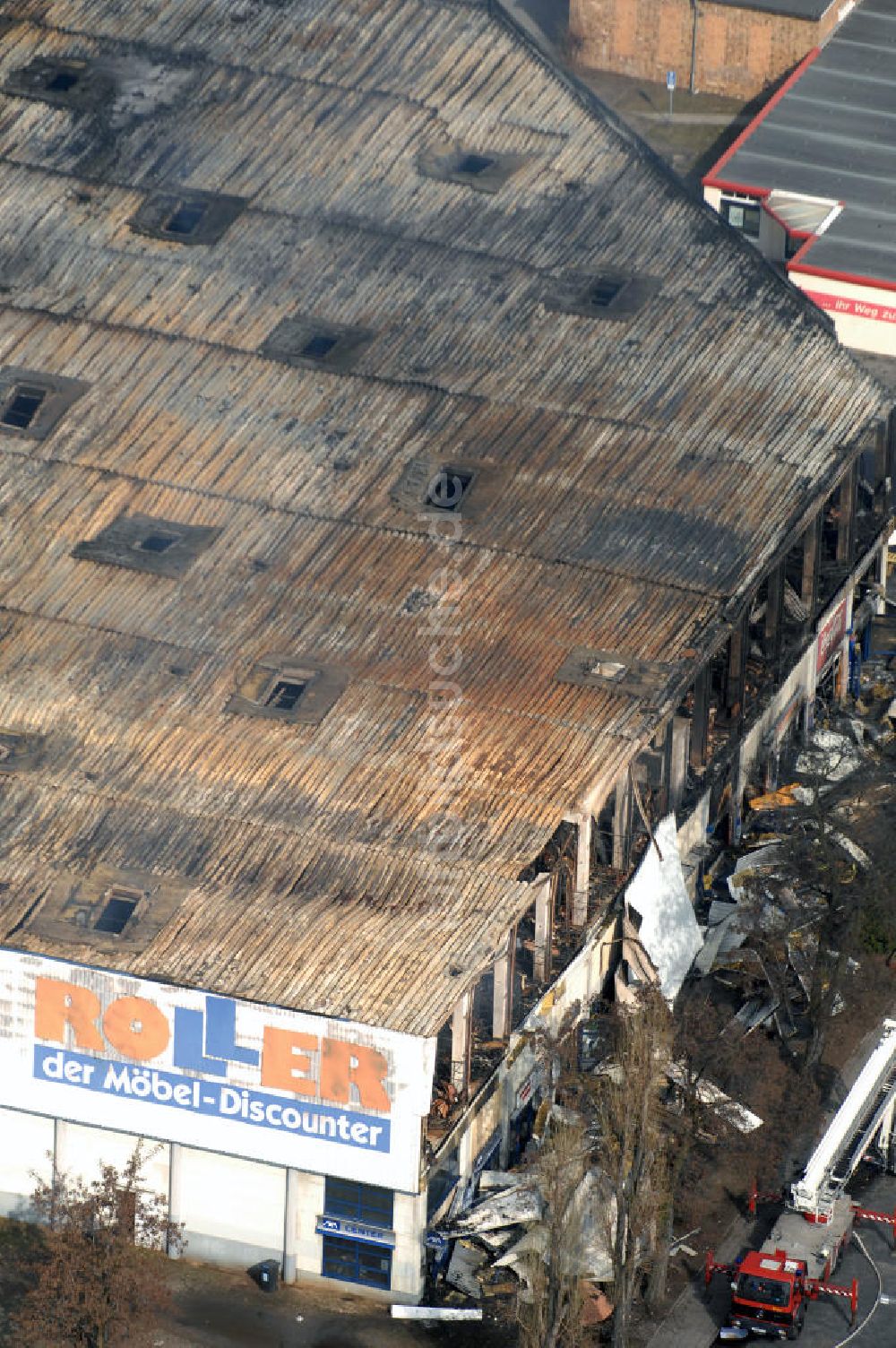 Luftbild Eisenhüttenstadt - Großbrand im Einkaufszentrum / large fire in a shopping center Eisenhüttenstadt