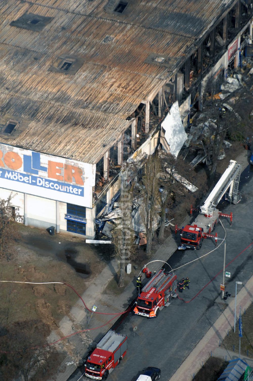 Luftaufnahme Eisenhüttenstadt - Großbrand im Einkaufszentrum / large fire in a shopping center Eisenhüttenstadt