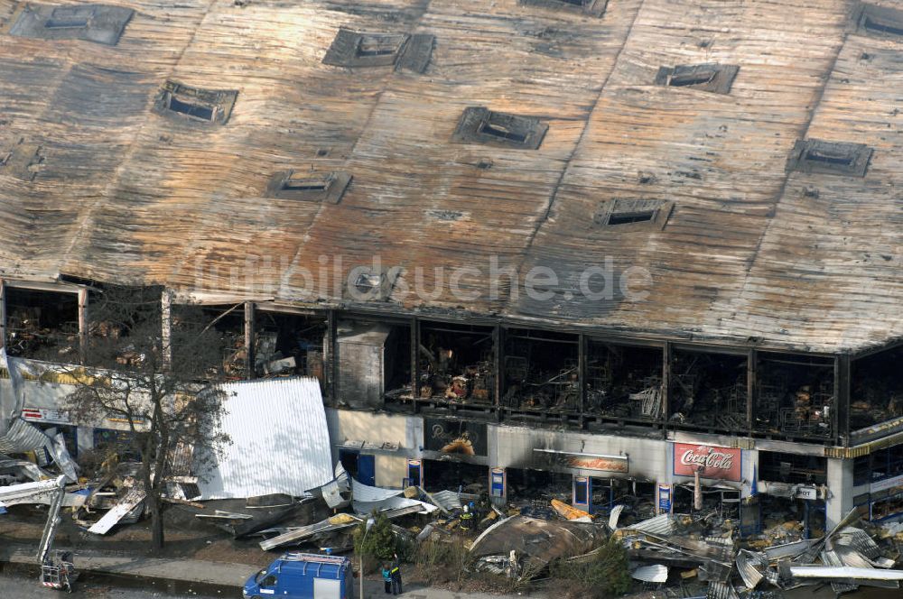 Luftaufnahme Eisenhüttenstadt - Großbrand im Einkaufszentrum / large fire in a shopping center Eisenhüttenstadt