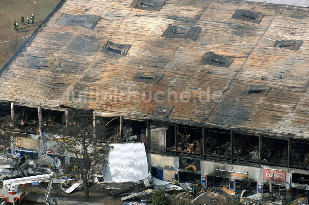 Eisenhüttenstadt von oben - Großbrand im Einkaufszentrum / large fire in a shopping center Eisenhüttenstadt