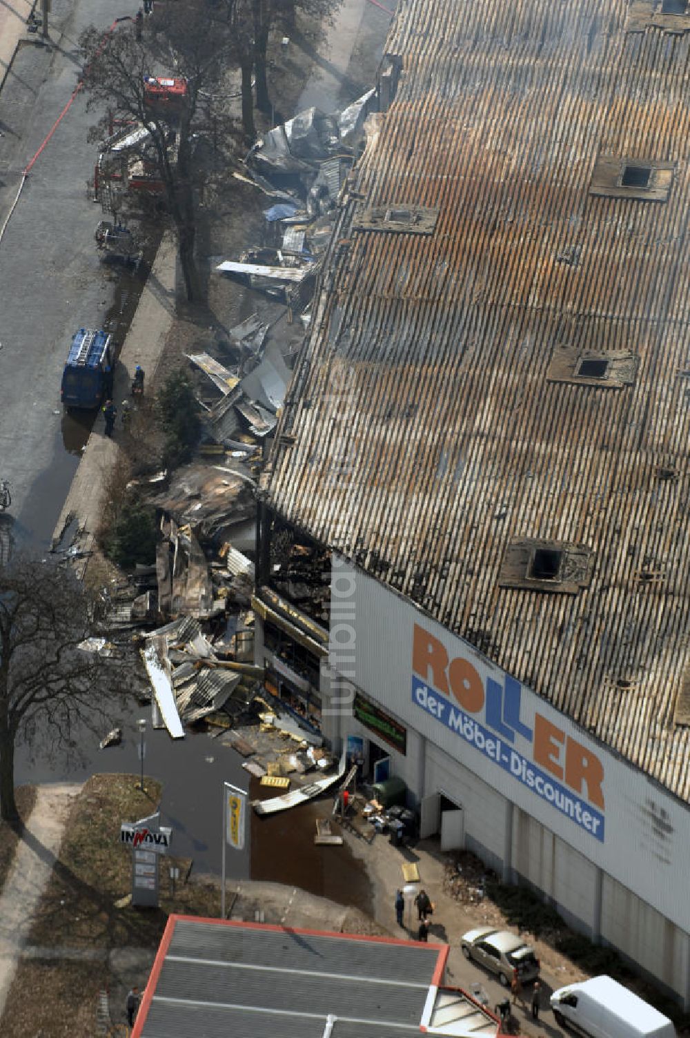 Eisenhüttenstadt aus der Vogelperspektive: Großbrand im Einkaufszentrum / large fire in a shopping center Eisenhüttenstadt