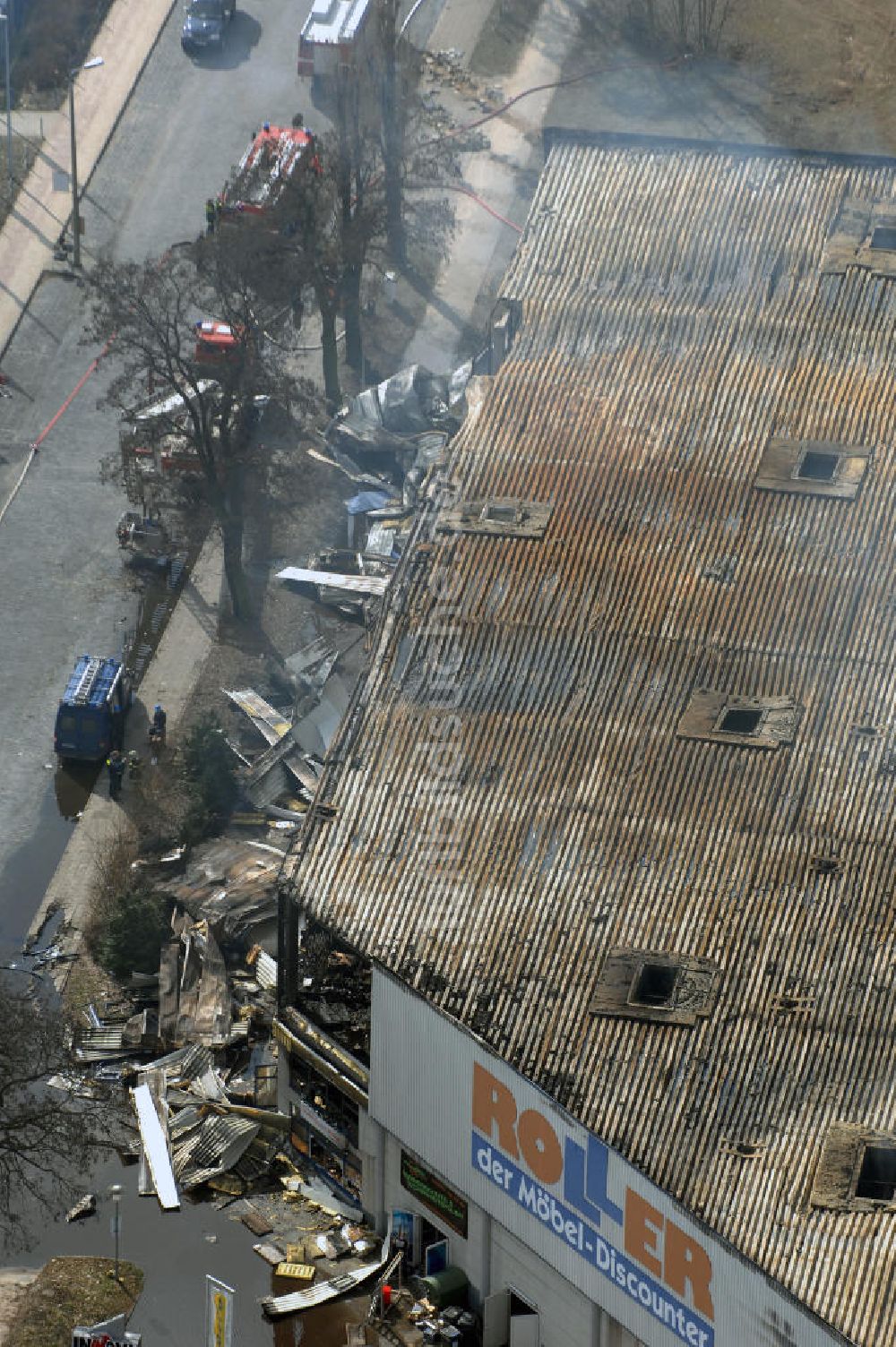 Luftbild Eisenhüttenstadt - Großbrand im Einkaufszentrum / large fire in a shopping center Eisenhüttenstadt